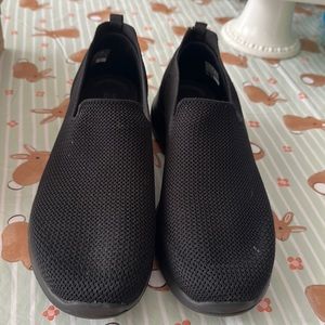 EUC Skechers go walk